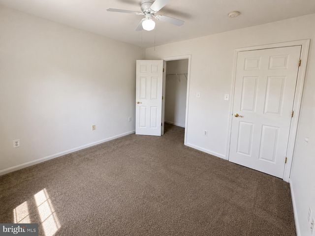 8646 ROYAL WORCESTER LN, Fairfax, VA 22031
