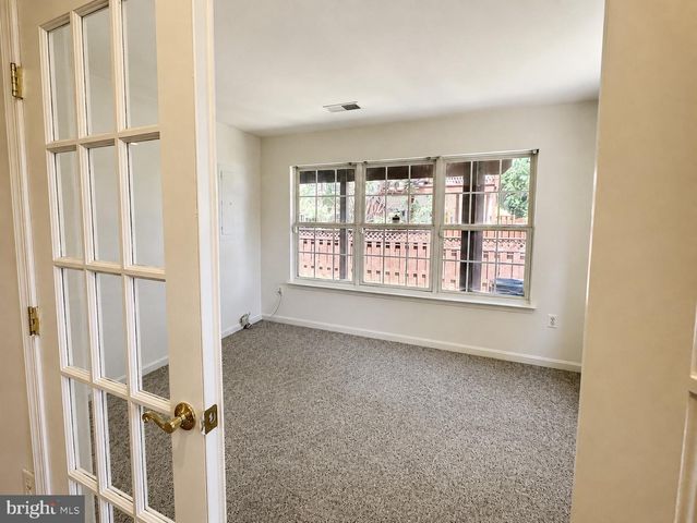 8646 ROYAL WORCESTER LN, Fairfax, VA 22031