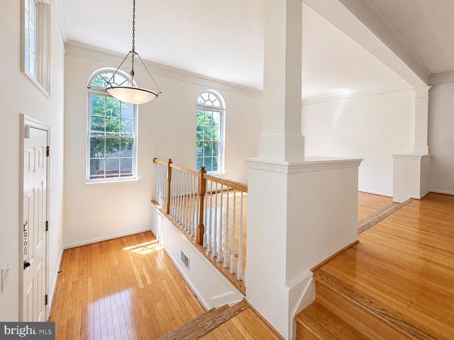 8646 ROYAL WORCESTER LN, Fairfax, VA 22031