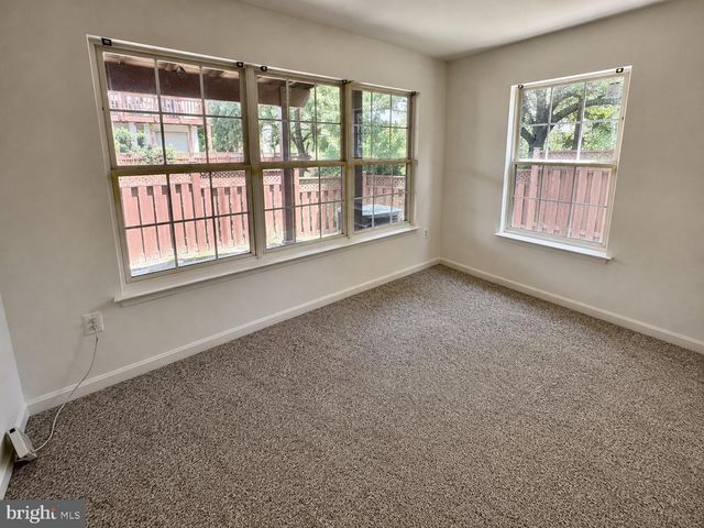 8646 ROYAL WORCESTER LN, Fairfax, VA 22031
