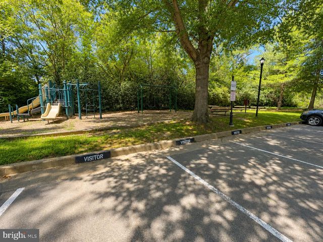 8646 ROYAL WORCESTER LN, Fairfax, VA 22031