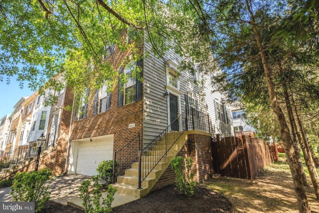 8646 ROYAL WORCESTER LN, Fairfax, VA 22031