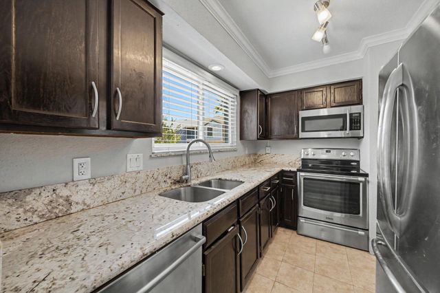 18511 Egret Bay Boulevard 511, Webster, TX 77058