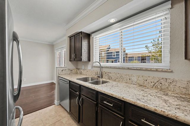 18511 Egret Bay Boulevard 511, Webster, TX 77058