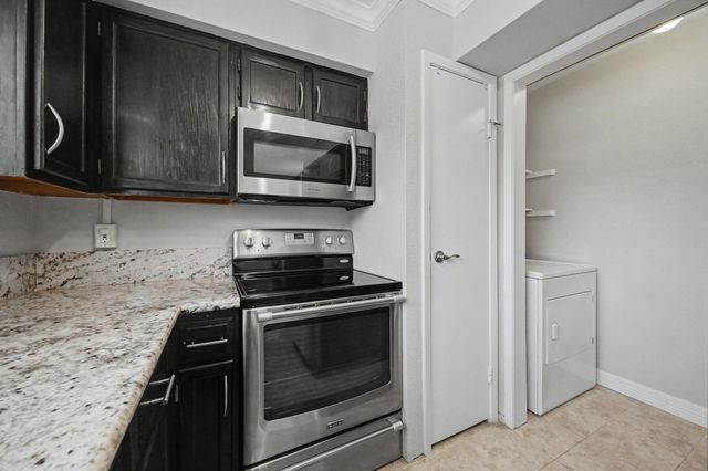 18511 Egret Bay Boulevard 511, Webster, TX 77058