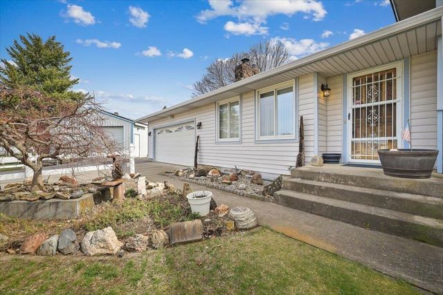 19820 E Micaview Ave, Greenacres, WA 99016