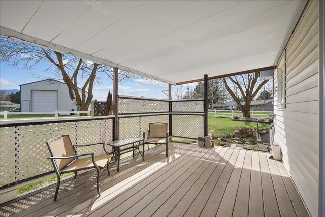 19820 E Micaview Ave, Greenacres, WA 99016