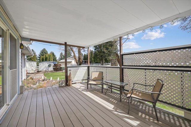 19820 E Micaview Ave, Greenacres, WA 99016