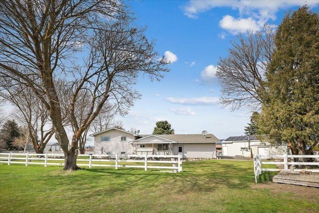 19820 E Micaview Ave, Greenacres, WA 99016