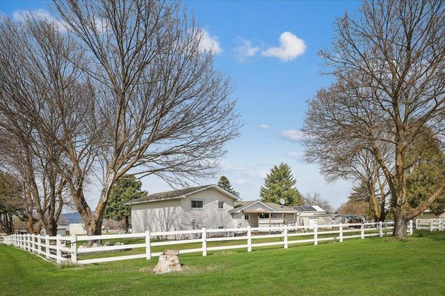 19820 E Micaview Ave, Greenacres, WA 99016