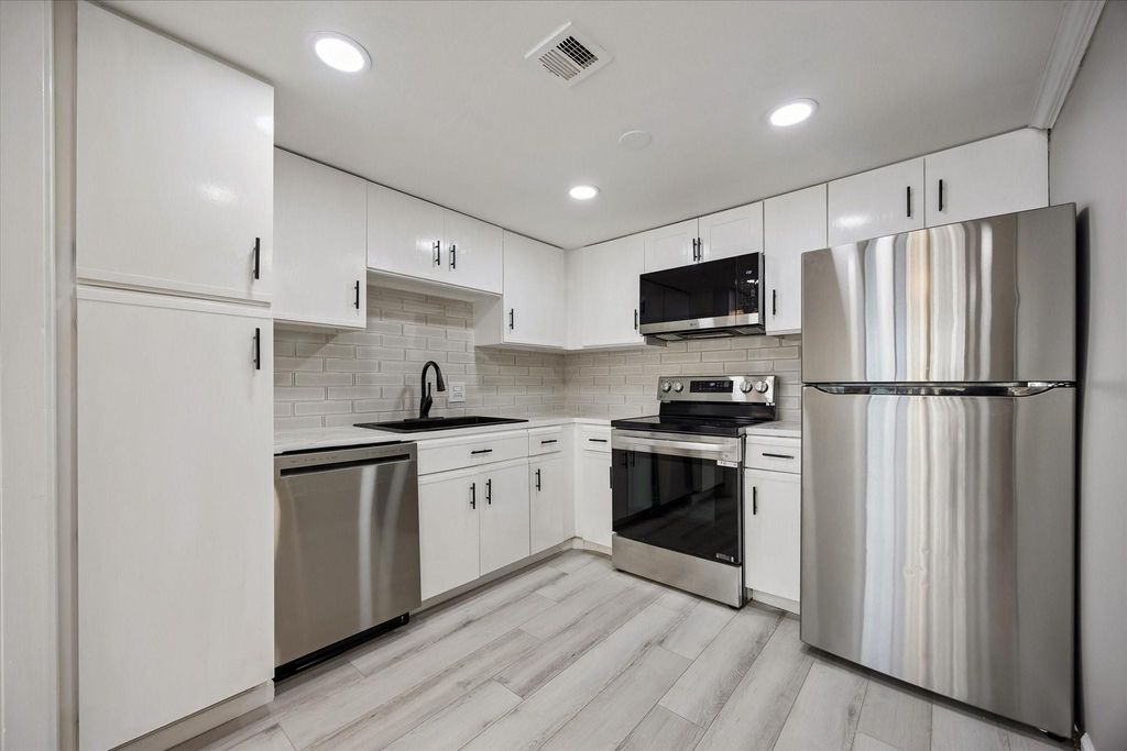 2016 Main Street 903, Houston, TX 77002