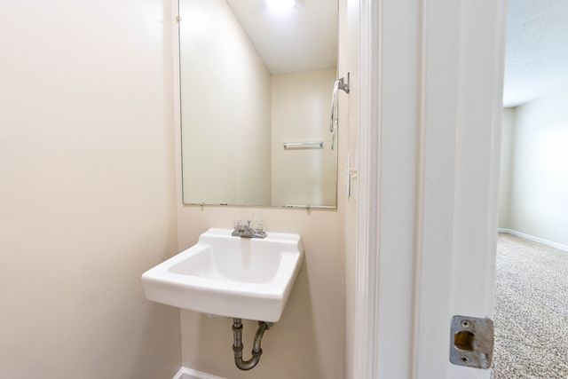 1660 Baltimore Dr Apt 1, Clarksville, TN 37043