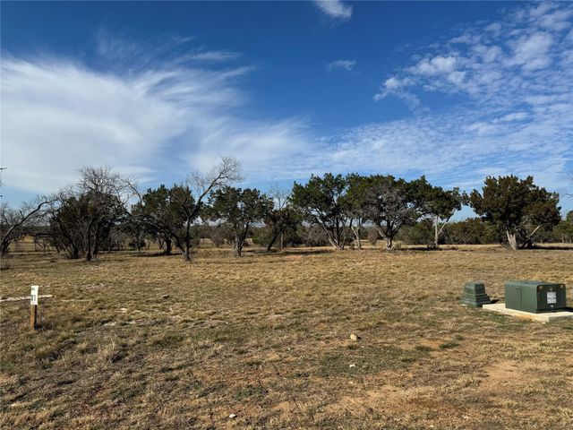 41 Hawthorne LN, Spicewood, TX 78669