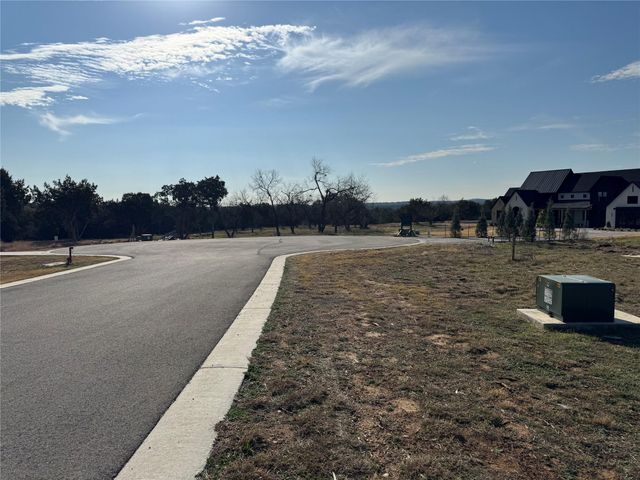 41 Hawthorne LN, Spicewood, TX 78669