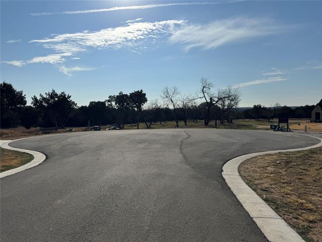 41 Hawthorne LN, Spicewood, TX 78669