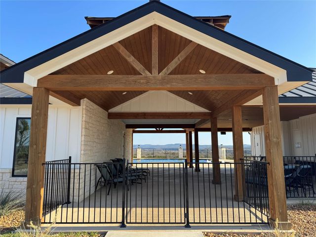 41 Hawthorne LN, Spicewood, TX 78669