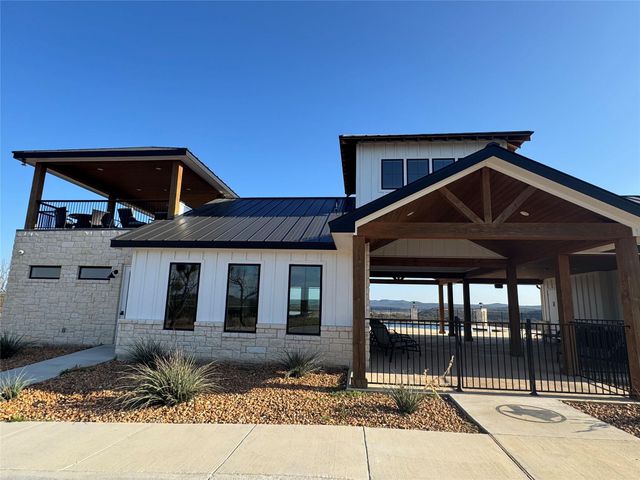 41 Hawthorne LN, Spicewood, TX 78669