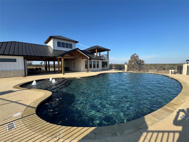 41 Hawthorne LN, Spicewood, TX 78669