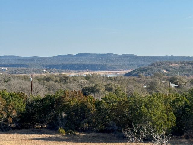 41 Hawthorne LN, Spicewood, TX 78669