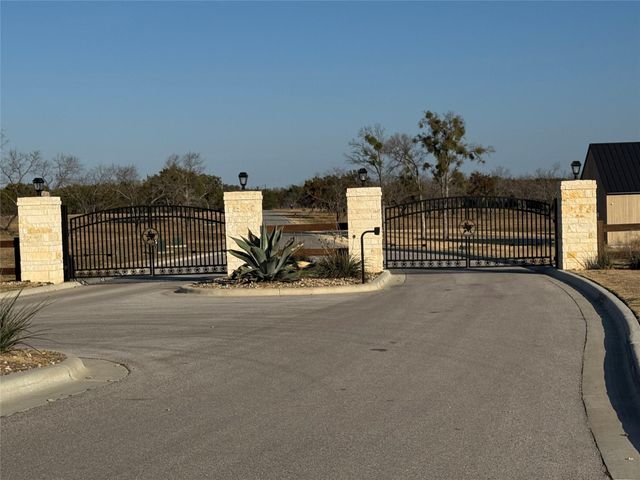 41 Hawthorne LN, Spicewood, TX 78669