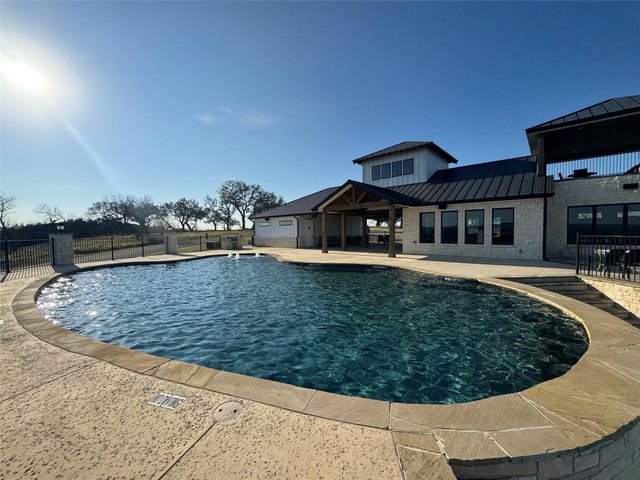 41 Hawthorne LN, Spicewood, TX 78669