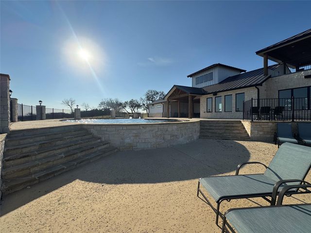 41 Hawthorne LN, Spicewood, TX 78669