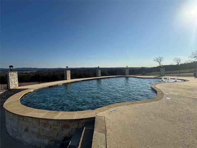 41 Hawthorne LN, Spicewood, TX 78669