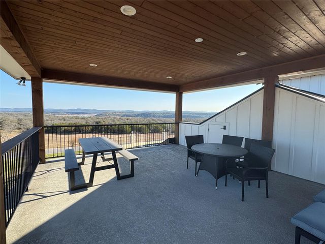 41 Hawthorne LN, Spicewood, TX 78669