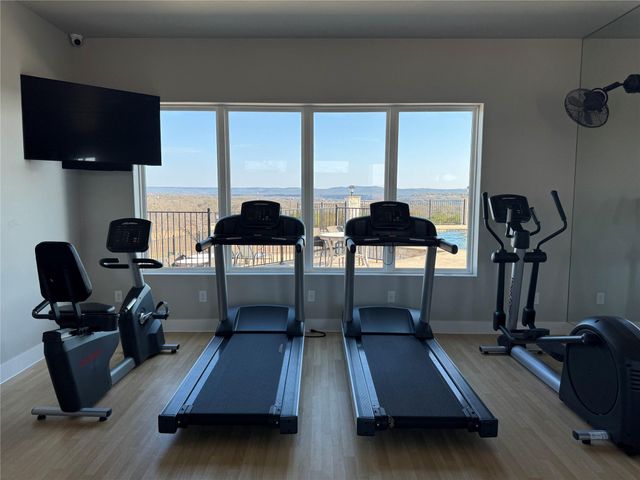 41 Hawthorne LN, Spicewood, TX 78669