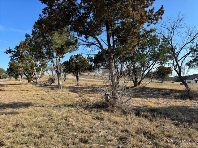 41 Hawthorne LN, Spicewood, TX 78669