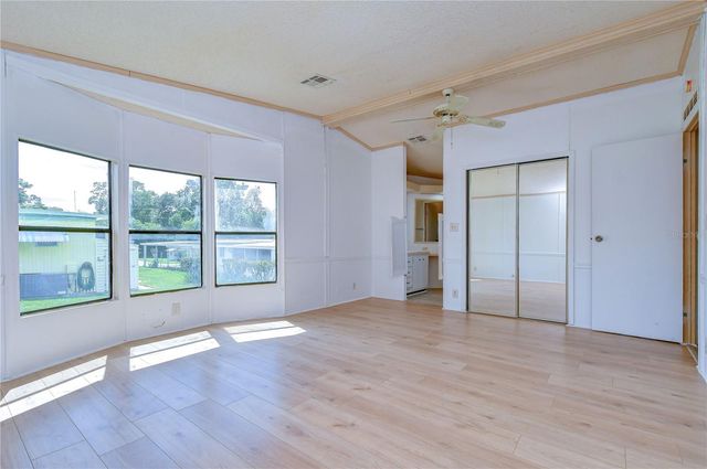 6055 CRESTVIEW LANE, Zephyrhills, FL 33542