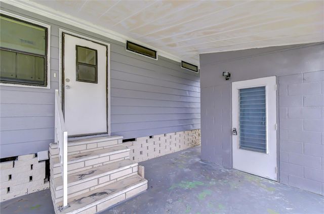 6055 CRESTVIEW LANE, Zephyrhills, FL 33542