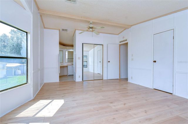 6055 CRESTVIEW LANE, Zephyrhills, FL 33542
