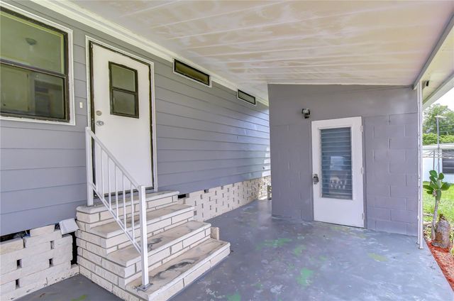 6055 CRESTVIEW LANE, Zephyrhills, FL 33542