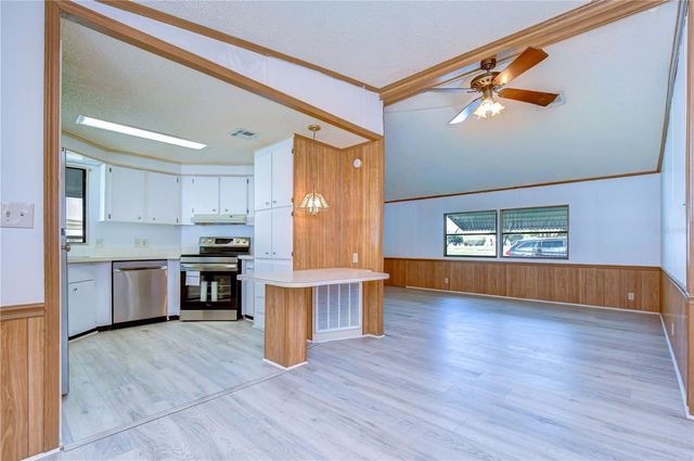 6055 CRESTVIEW LANE, Zephyrhills, FL 33542