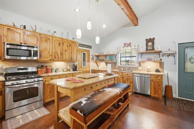 318 Grey Wolf LN, Bastrop, TX 78602
