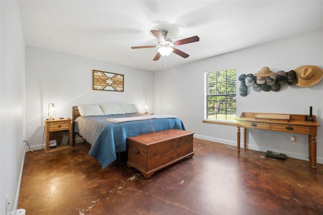 318 Grey Wolf LN, Bastrop, TX 78602