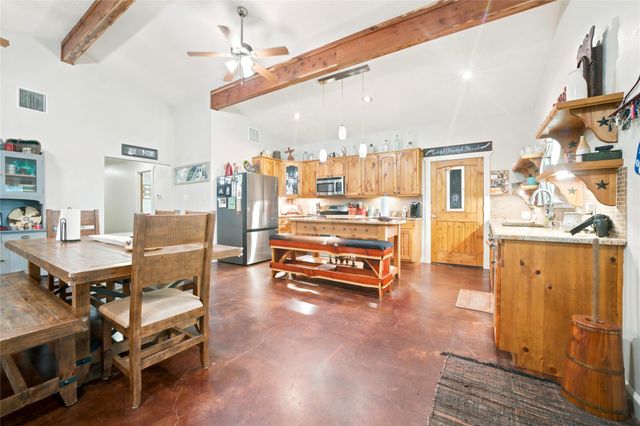 318 Grey Wolf LN, Bastrop, TX 78602