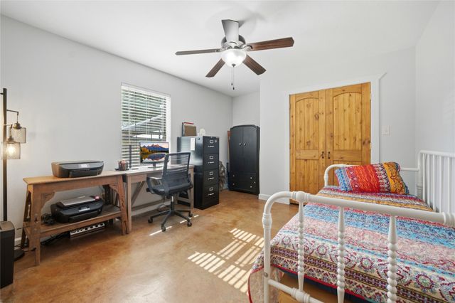 318 Grey Wolf LN, Bastrop, TX 78602