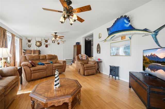 318 Grey Wolf LN, Bastrop, TX 78602