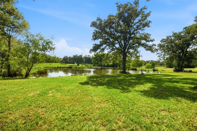 318 Grey Wolf LN, Bastrop, TX 78602