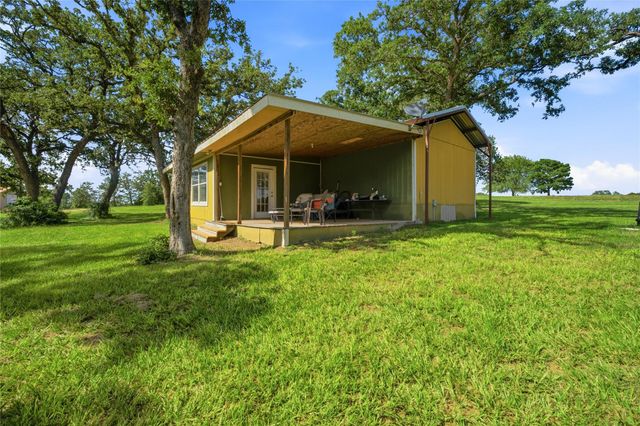 318 Grey Wolf LN, Bastrop, TX 78602
