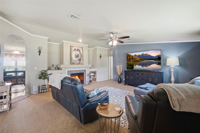318 Grey Wolf LN, Bastrop, TX 78602