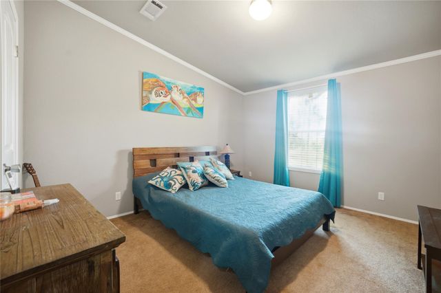 318 Grey Wolf LN, Bastrop, TX 78602