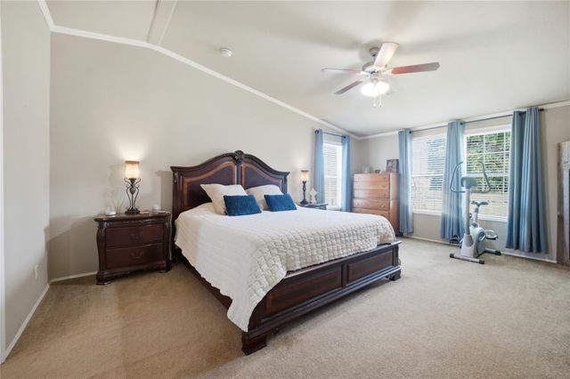 318 Grey Wolf LN, Bastrop, TX 78602