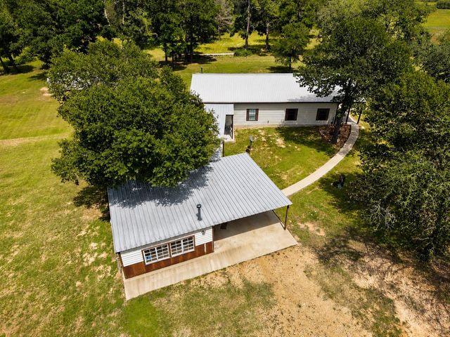 318 Grey Wolf LN, Bastrop, TX 78602