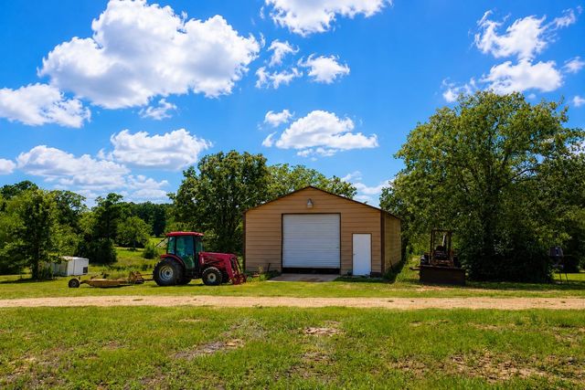 318 Grey Wolf LN, Bastrop, TX 78602