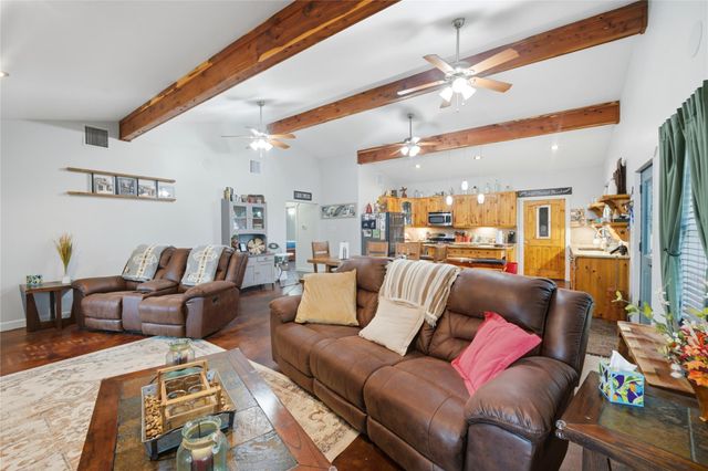 318 Grey Wolf LN, Bastrop, TX 78602
