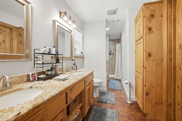 318 Grey Wolf LN, Bastrop, TX 78602