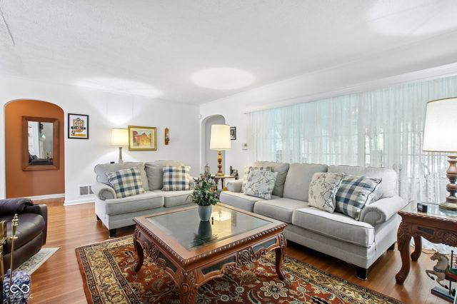 8103 E 10th Street, Indianapolis, IN 46219